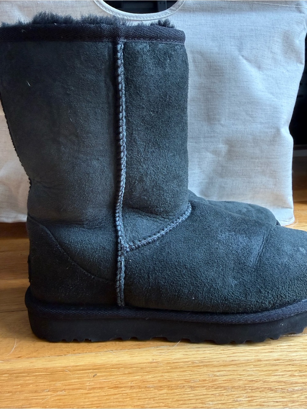 UGG Classic Short II Black Suede Sheepskin Boots Women’s Size 8